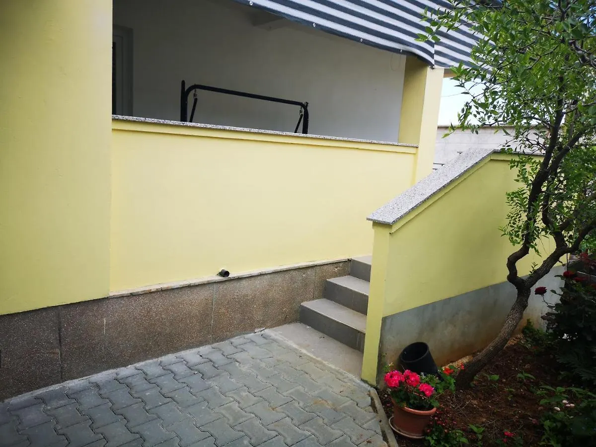 Apartments Kocijan Sukosan